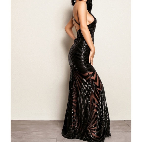 Black Geometric Plunge Criss Cross Fishtail Dress - Picture 3 of 4